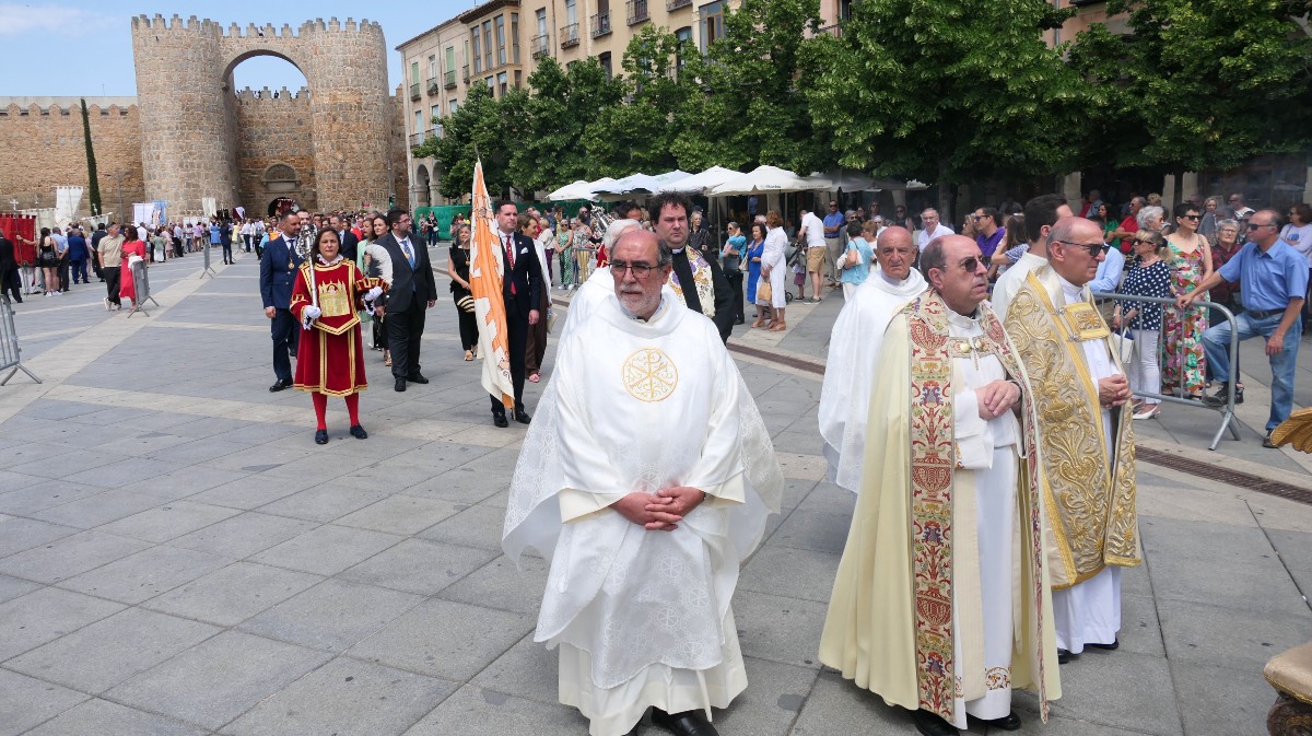 Procesión del Corpus Christi en Ávila a su paso por el Mercado Grande.