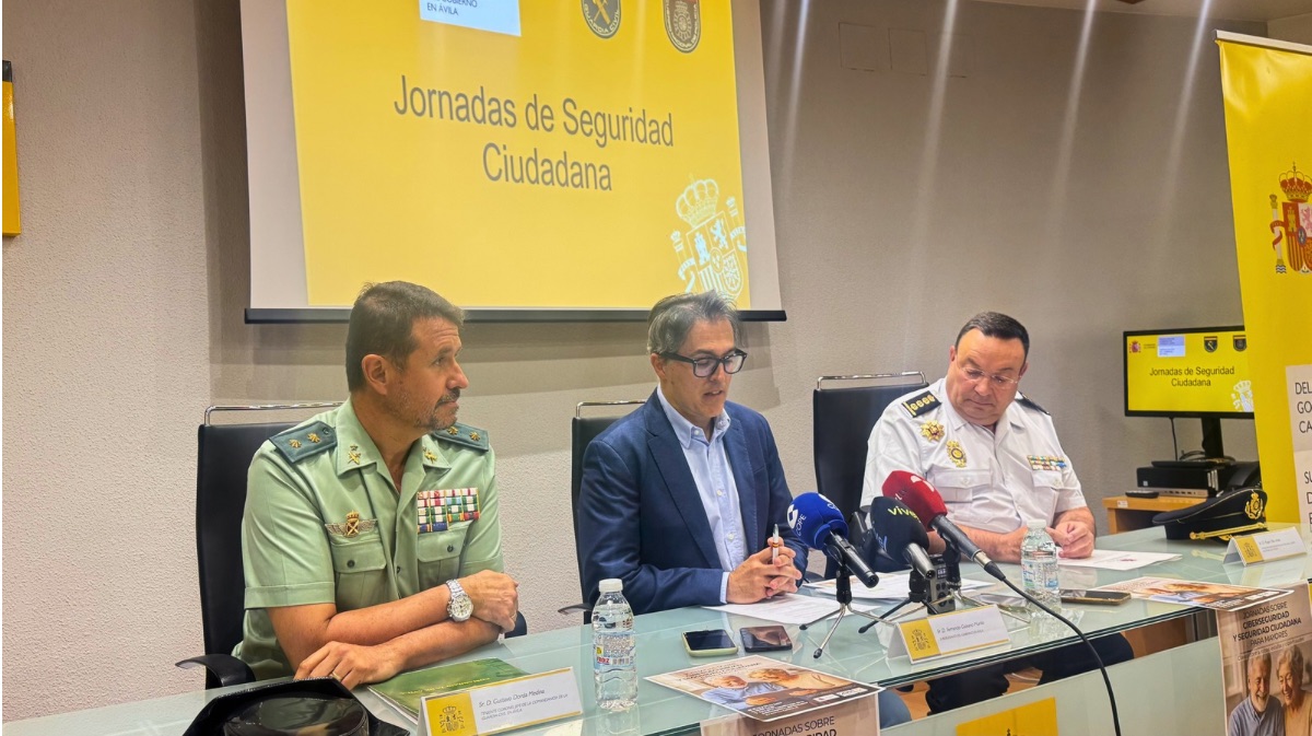 Gustavo Dorda, Fernando Galeano y &Aacute;ngel D&iacute;az durante la presentaci&oacute;n de las jornadas