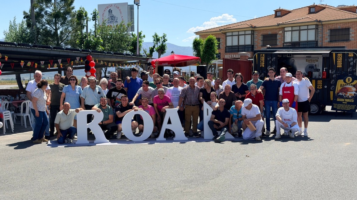 Roal convierte el D&iacute;a de la Hamburguesa en un reconocimiento a su plantilla