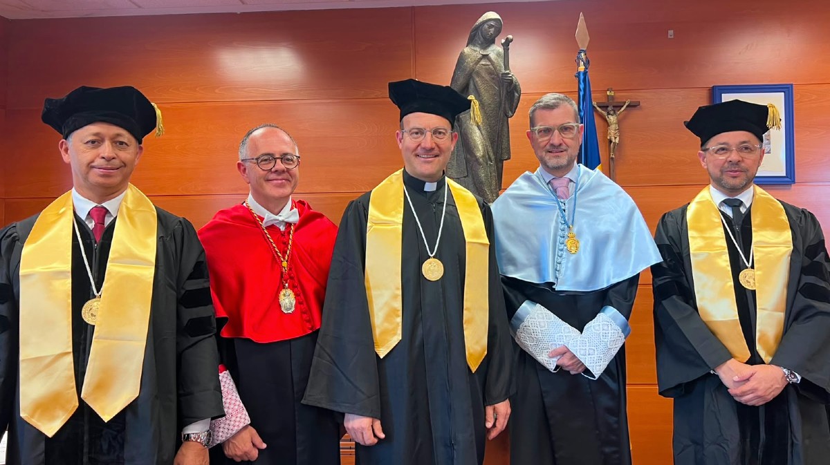 José Antonio Calvo ingresa en la Academia Hispanoamericana de Doctores