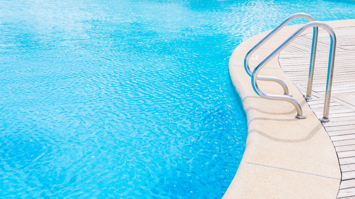 Imagen de archivo de una piscina.