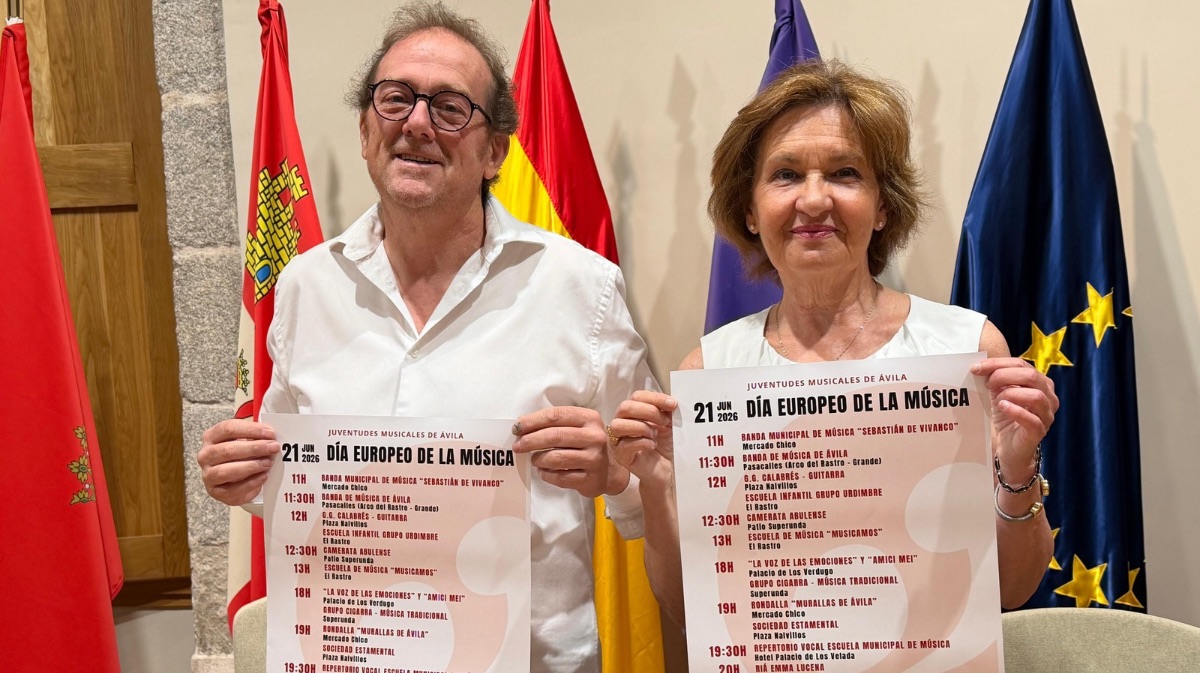 El concejal de Cultura, &Aacute;ngel S&aacute;nchez, y Mar&iacute;a Jos&eacute; Paz, presidenta de Juventudes Musicales