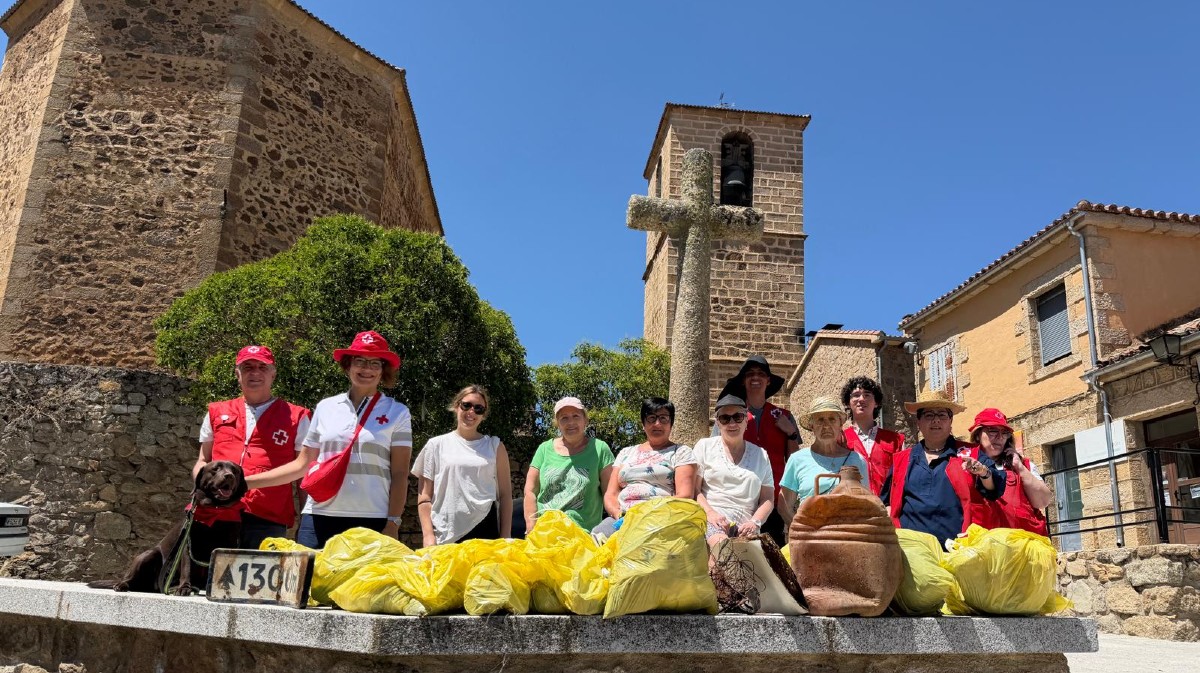 Recogida de basuraleza en Santiago del Collado.