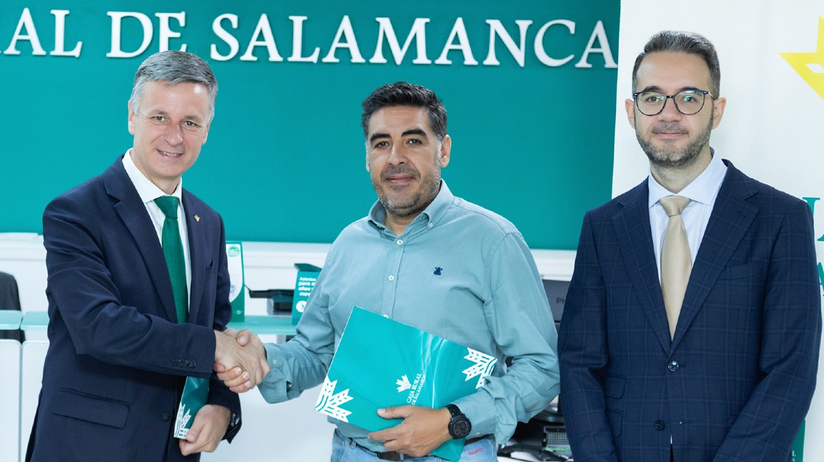 Firma del covenio entre Caja Rural de Salamanca y Avilagro.