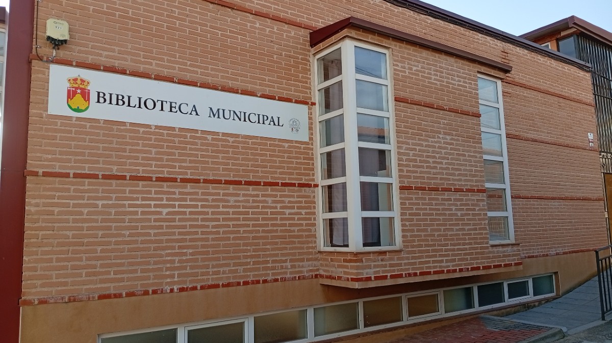 FOTOS | La Colilla estrena biblioteca