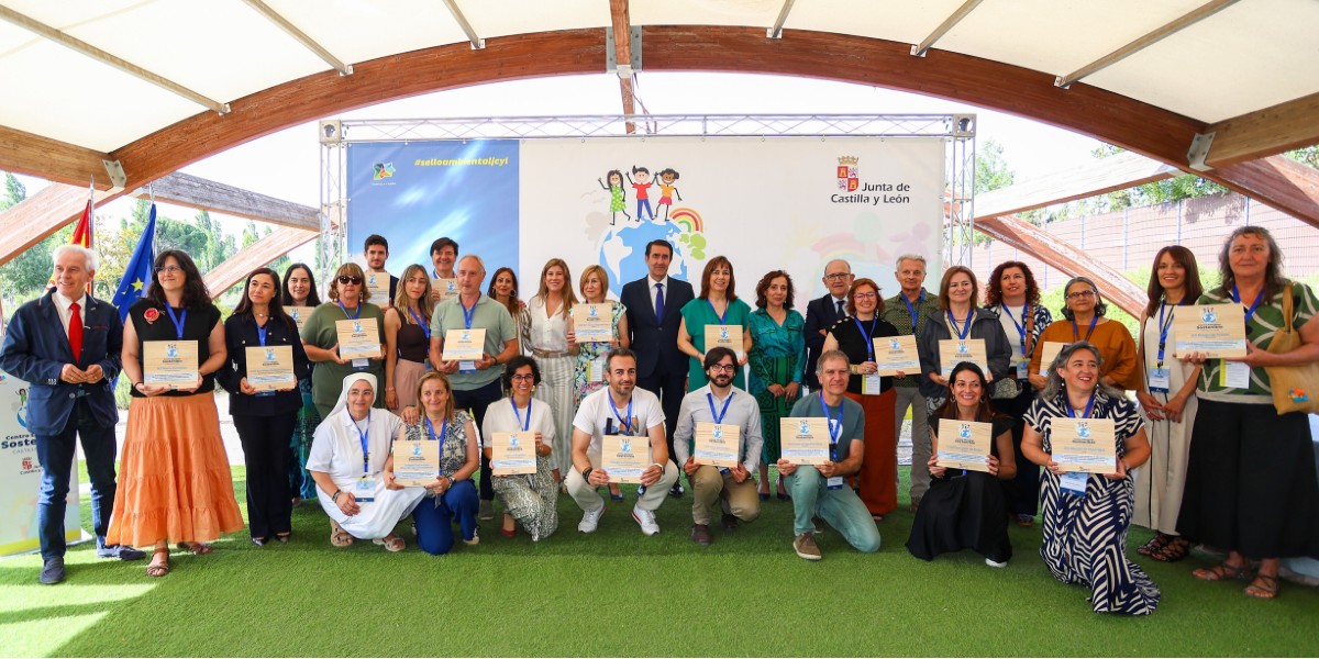 Entrega de los sellos ambientales de &lsquo;Centro educativo sostenible&rsquo;.