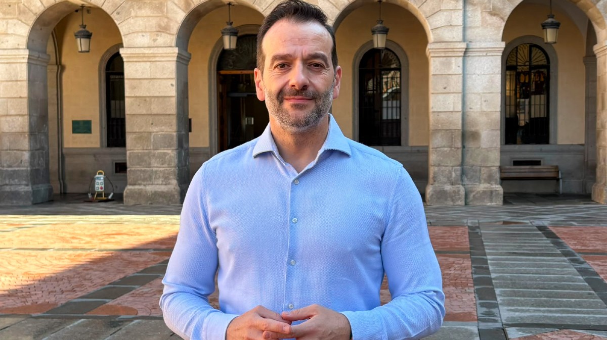 Jorge Pato, portavoz del PP, en el Mercado Chico este lunes.