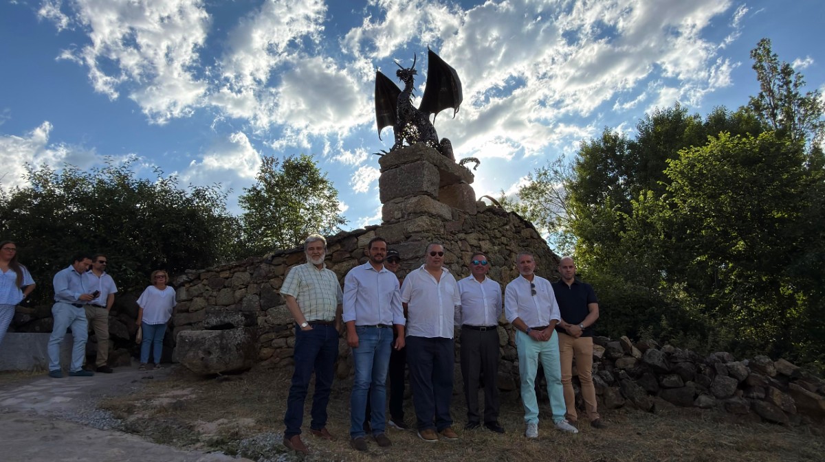 Inauguraci&oacute;n del drag&oacute;n de Manjab&aacute;lago, el viernes.