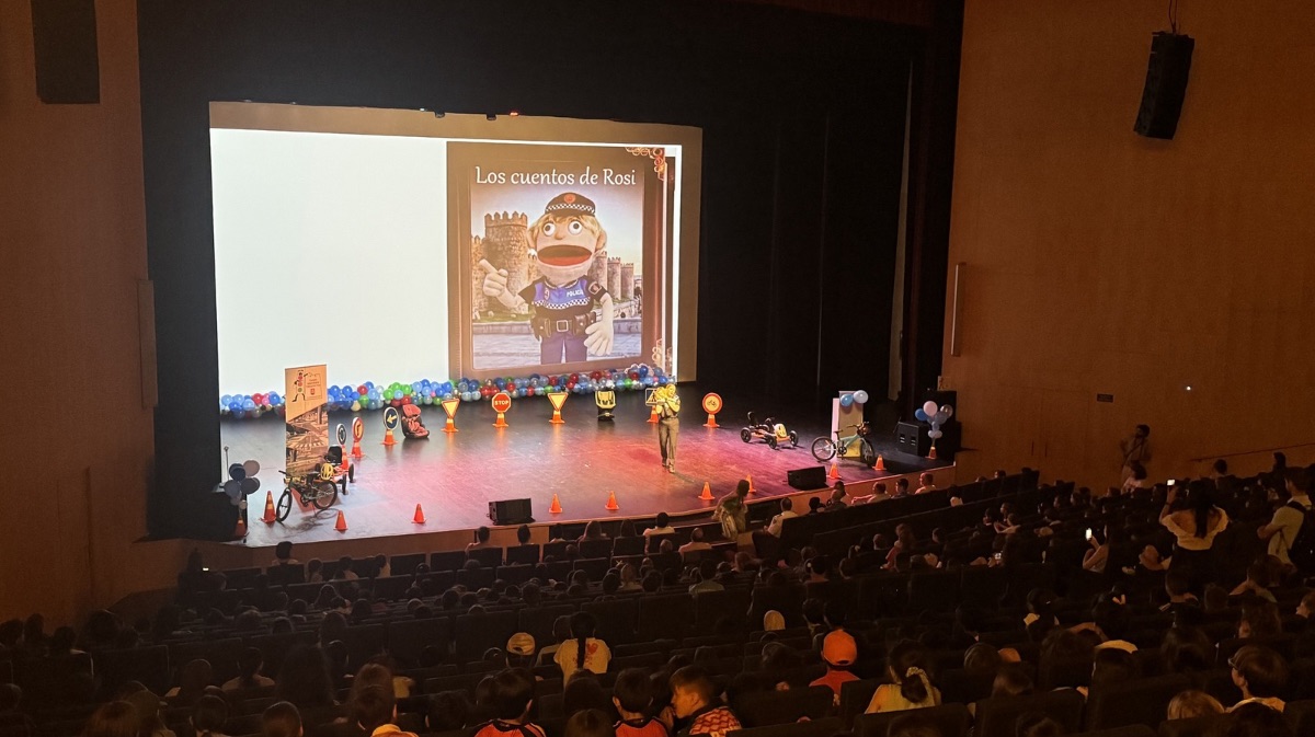 VÍDEO | El Poli Marchoso y la agente Rosi celebran los 25 años del Parque de Educación Vial