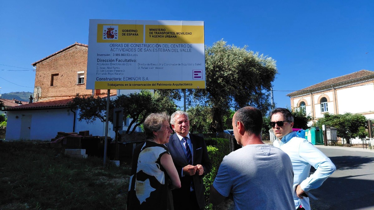 Visita del delegado del Gobierno a San Esteban del Valle.