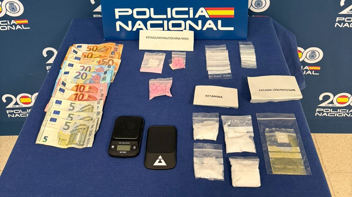 Sustancias estupefacientes incautadas con la detenc&oacute;n de cuatro personas.