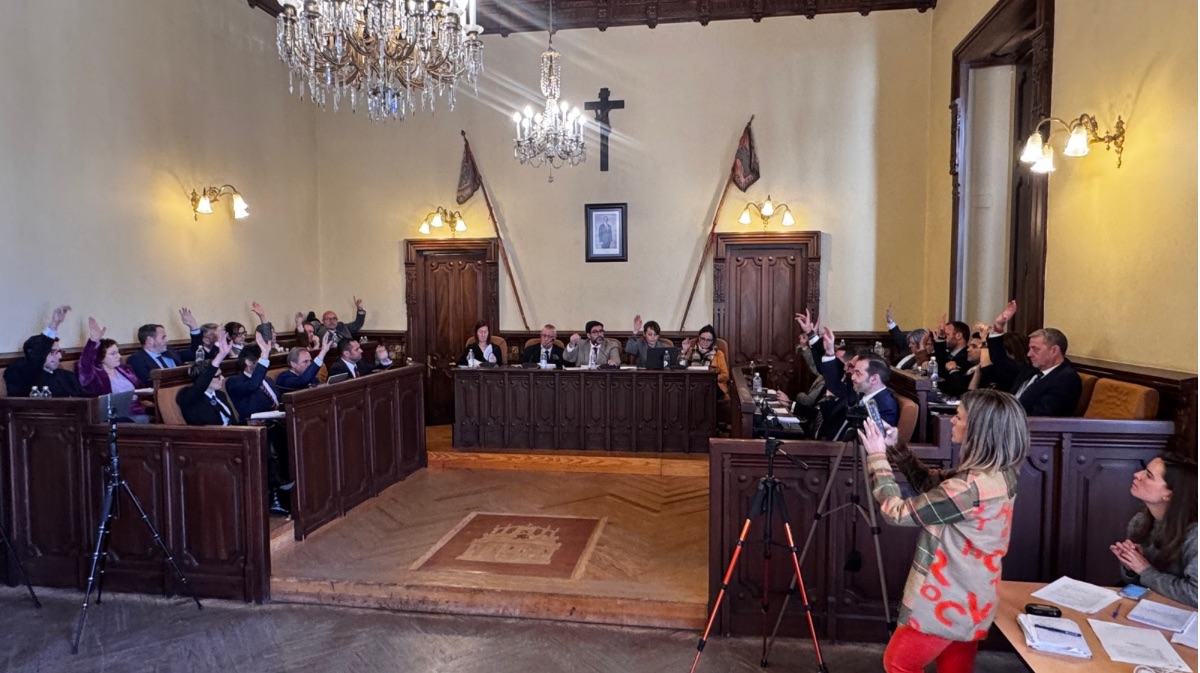 Pleno municipal en el Ayuntamiento de &Aacute;vila.