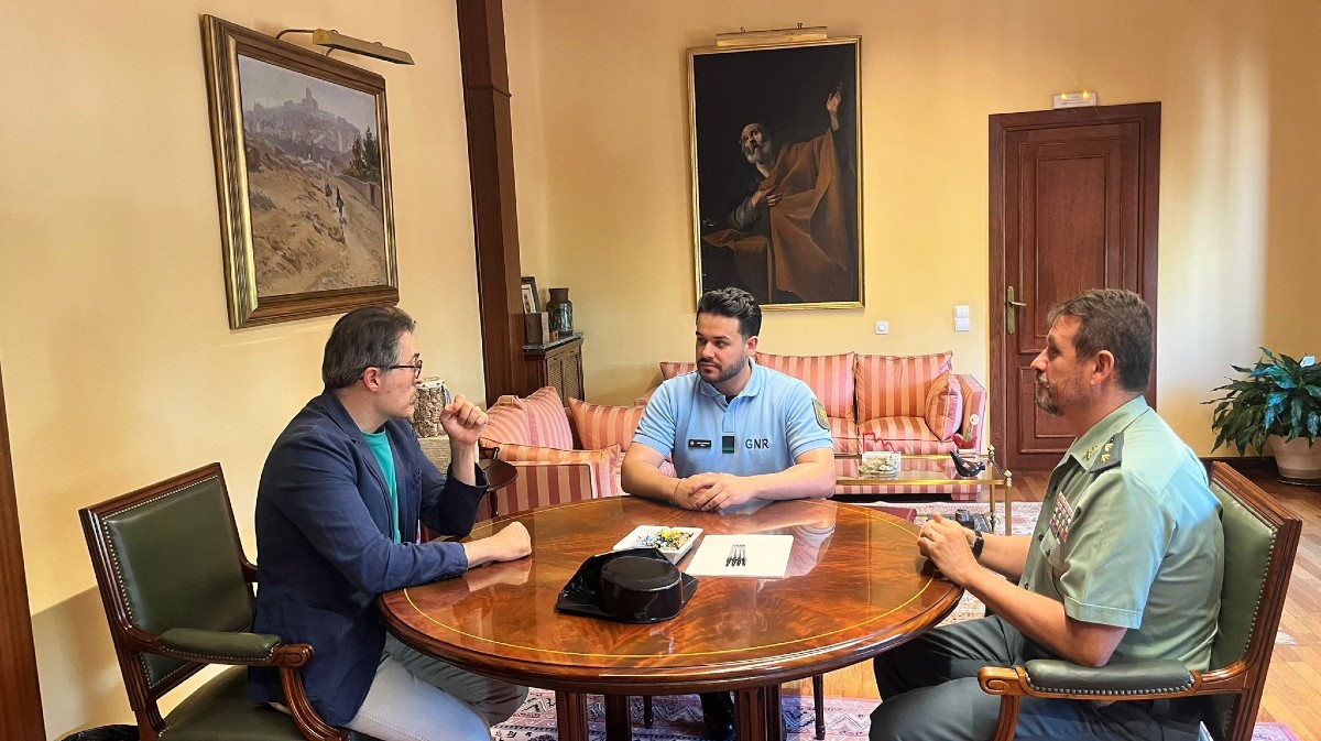Un agente de la Guarda Nacional de Portugal, en Ávila