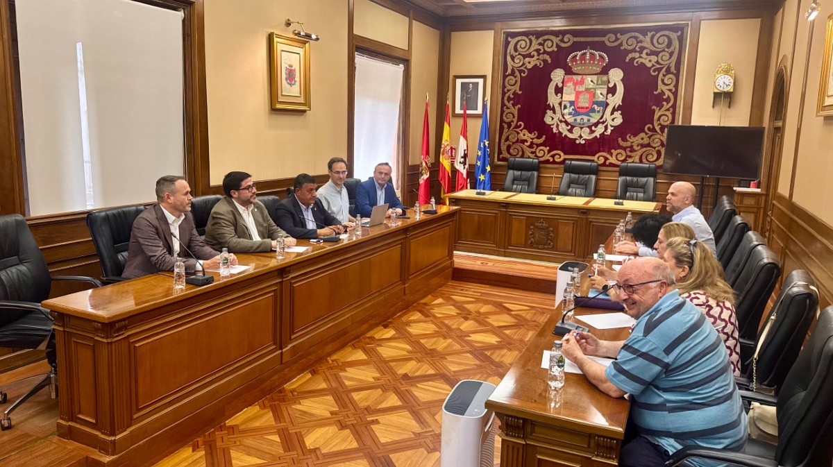 Reuni&oacute;n de la Mesa del Ferrocarril.