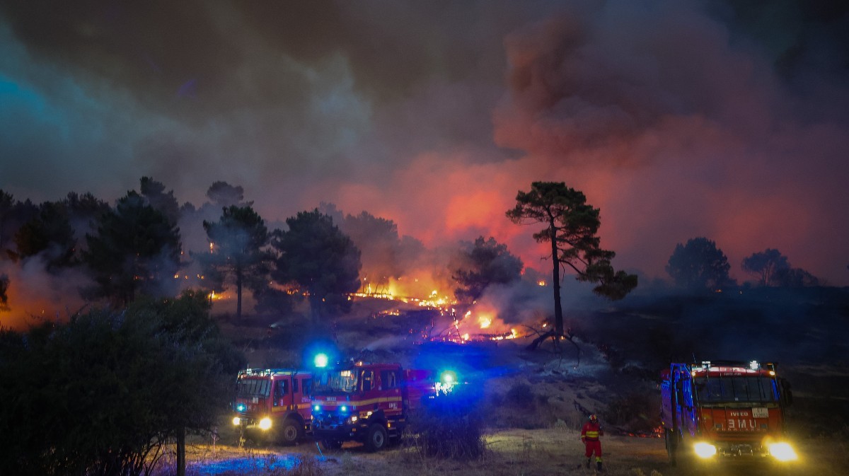 Incendio en San Bartolom&eacute; de Pinares en agosto de 2025.