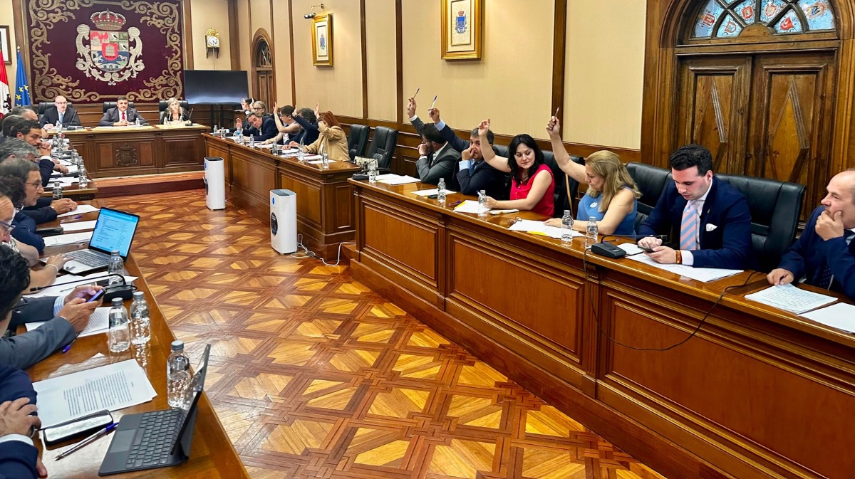 Votaci&oacute;n en la sesi&oacute;n plenaria de la Diputaci&oacute;n del mes de mayo