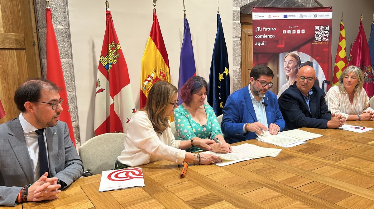 Renovaci&oacute;n del convenio entre la ONCE y el Ayuntamiento de &Aacute;vila.
