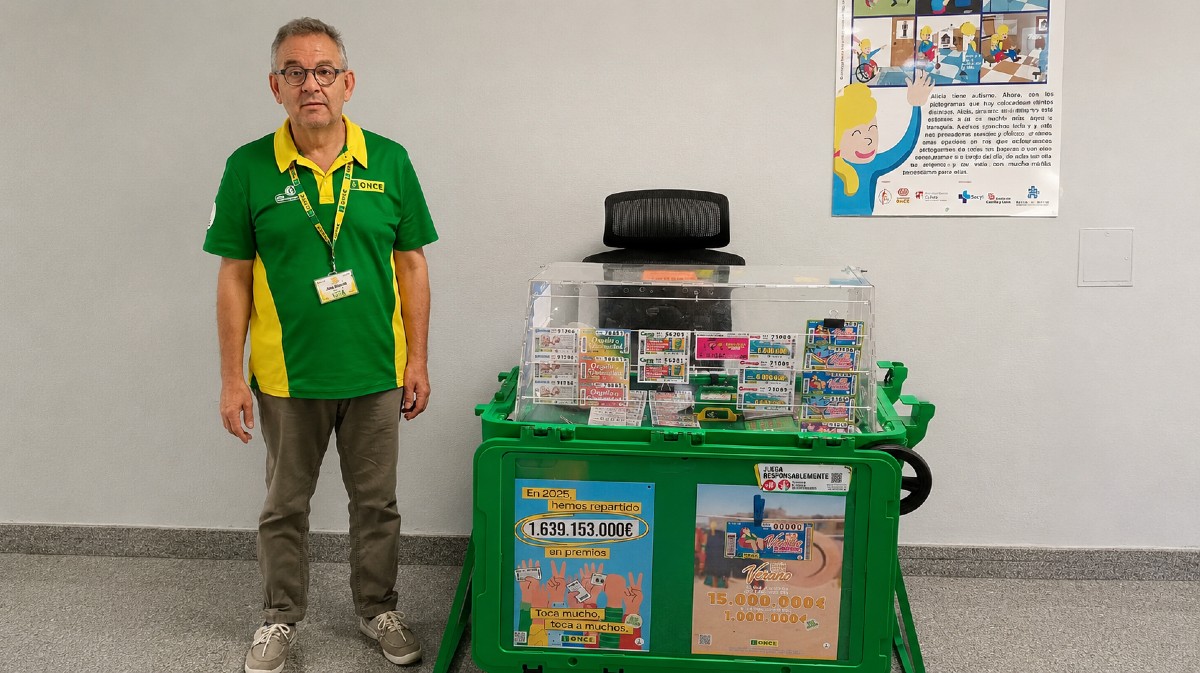 Jos&eacute; Manuel Encinas, vendedor de la ONCE.