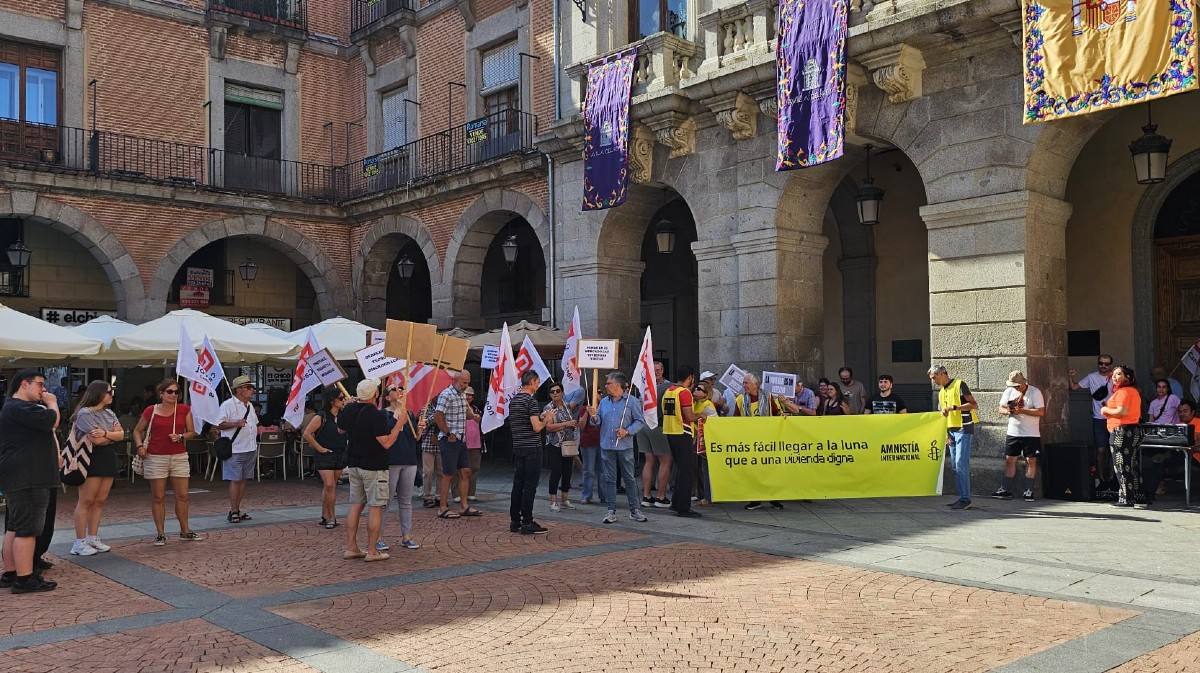 Concentraci&oacute;n por una vivienda digna en el Mercado Chico.