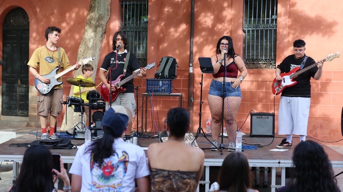Sociedad Estamental en el D&iacute;a de la M&uacute;sica en la plaza de Nalvillos.