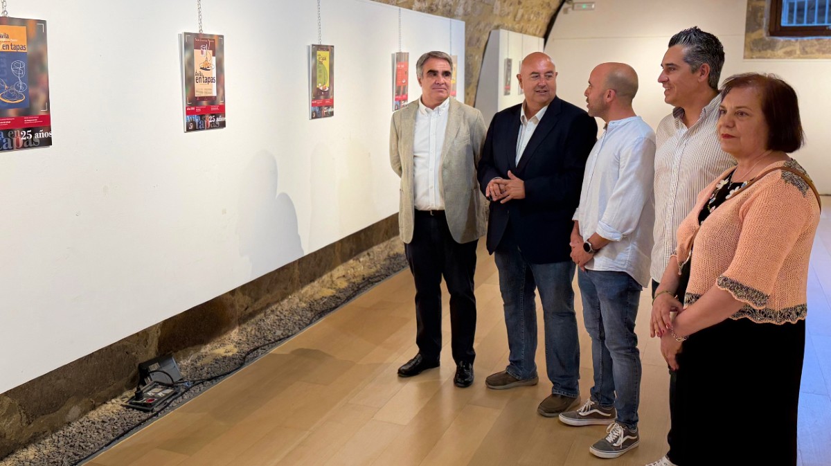 Apertura de la exposici&oacute;n dedicda a la historia de '&Aacute;vila en tapas'.