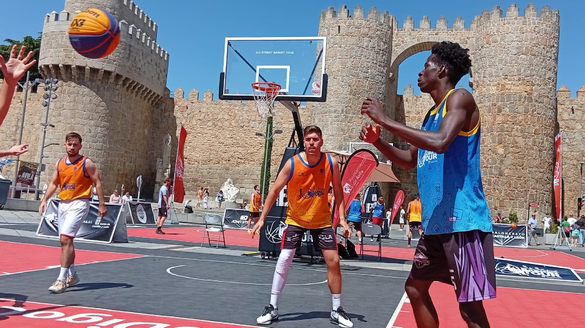 Baloncesto 3x3 Street Basket Tour en el centro de &Aacute;vila.