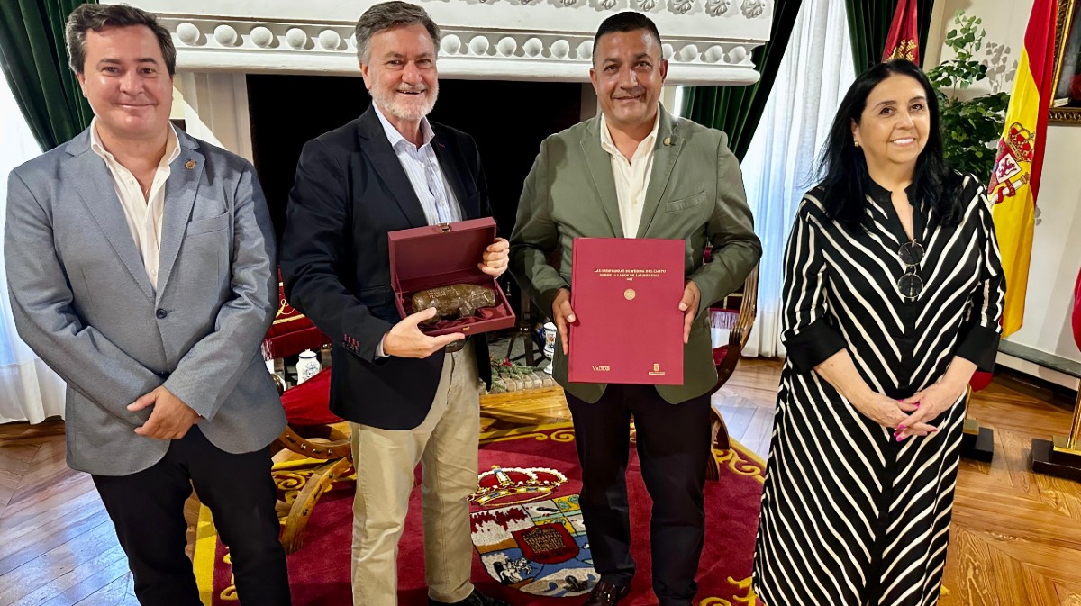 El presidente de las Cortes en la Diputaci&oacute;n de &Aacute;vila.