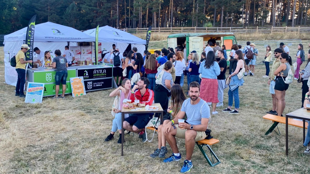 &Aacute;vila Aut&eacute;ntica en el festival M&uacute;sicos en la Naturaleza en 2025.