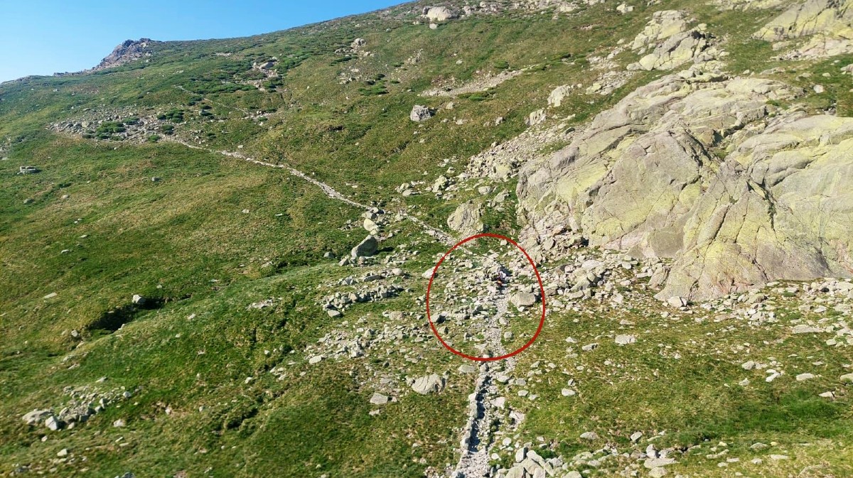 Rescatado en helicóptero un senderista tras desmayarse al bajar del Almanzor