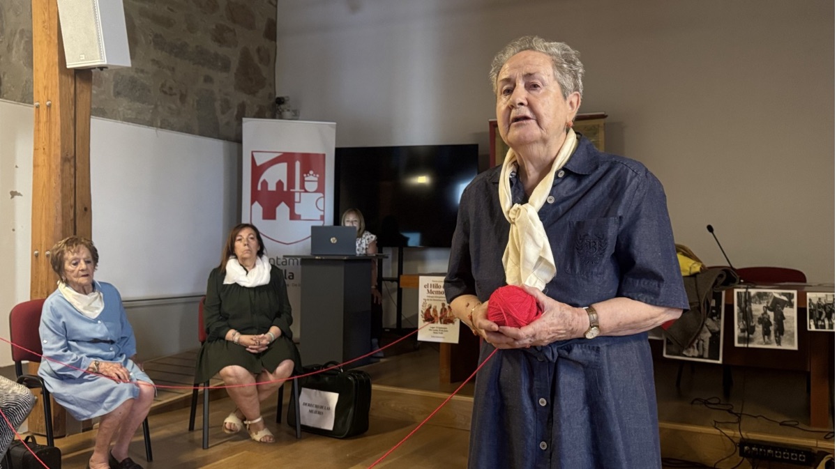 Obra &lsquo;El hilo de la memoria&rsquo; interpretada por los mayores del plan &lsquo;&Aacute;vila contigo&rsquo;