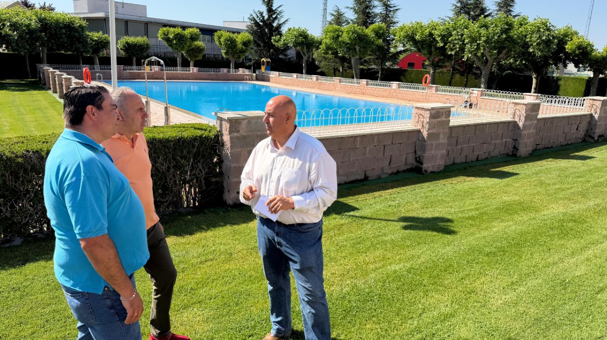 Las piscinas de verano abren a las puertas de una ola de calor