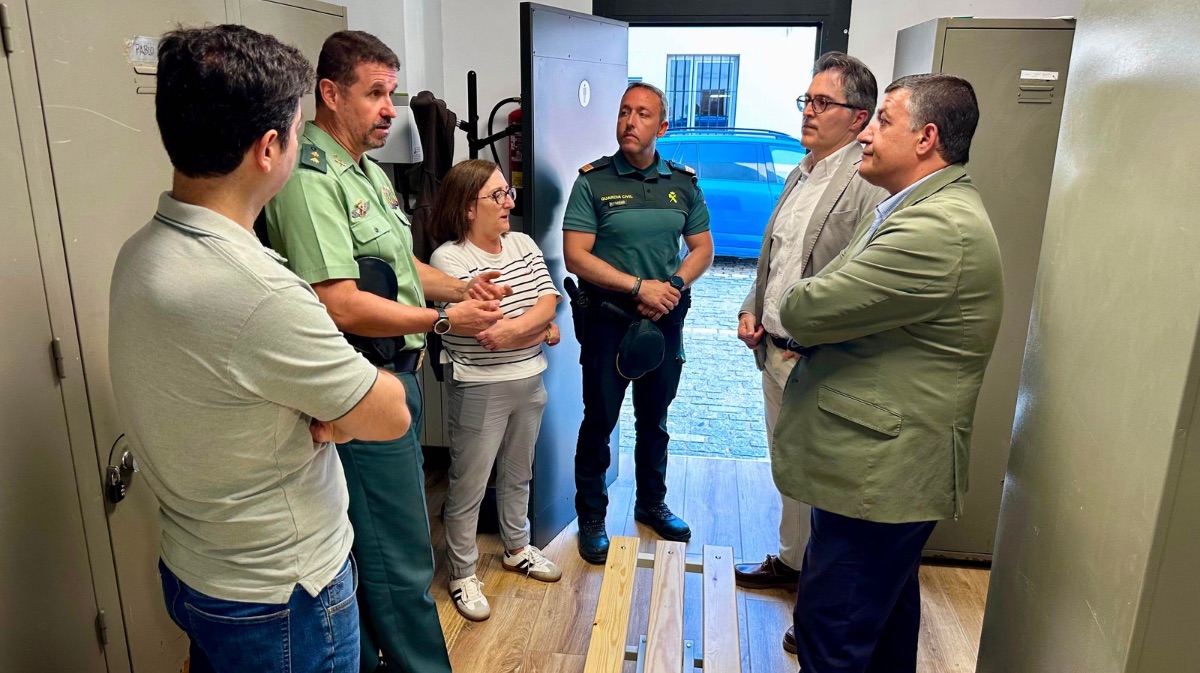Visita al cuartel de la Guardia Civil tras las obras