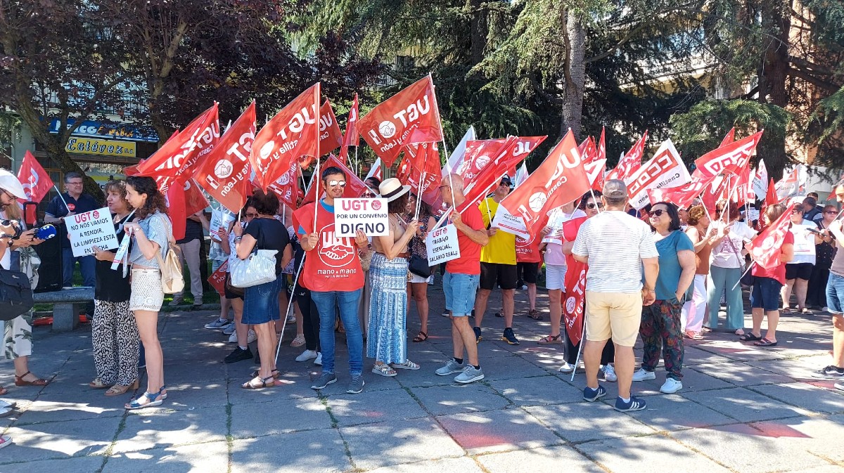 Las trabajadoras de limpieza exigen salarios dignos en un convenio que roza 