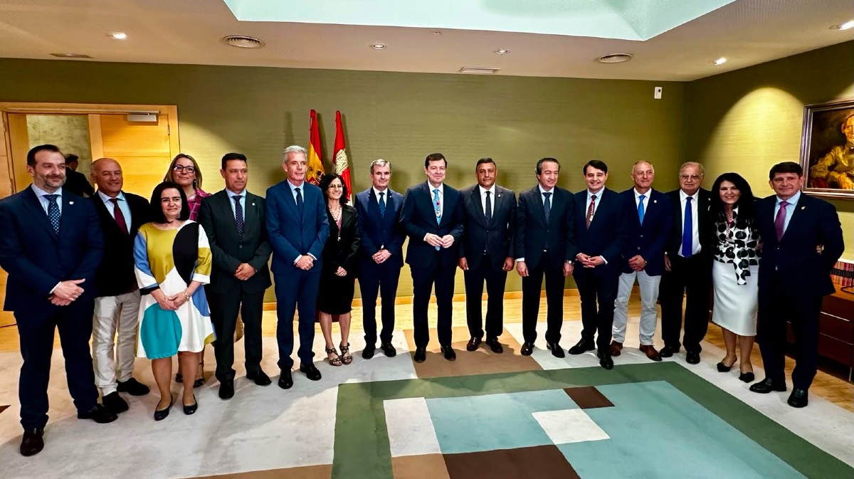 FOTOS Y VÍDEO | Con “ilusión y responsabilidad”, Fernández Mañueco toma posesión por tercera vez como presidente de la Junta