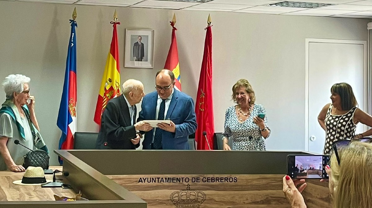Cebreros rinde homenaje a su vecino más veterano: 105 años