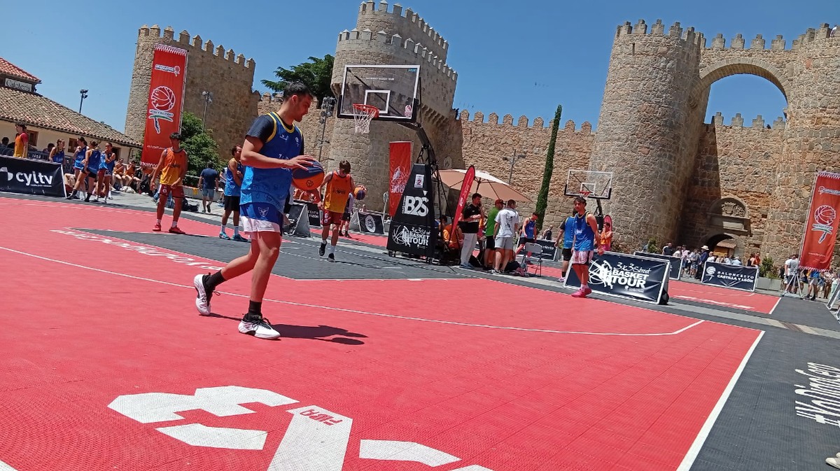 Baloncesto 3x3 Street Basket Tour en el centro de &Aacute;vila.