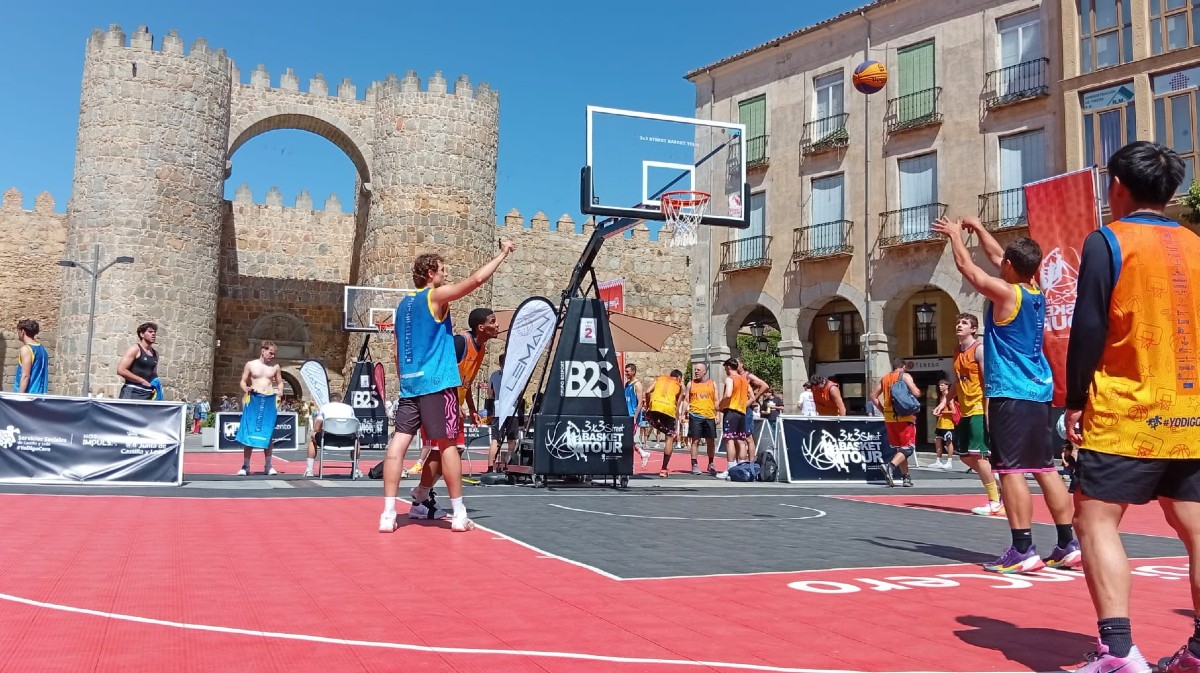Baloncesto 3x3 Street Basket Tour en el centro de &Aacute;vila.