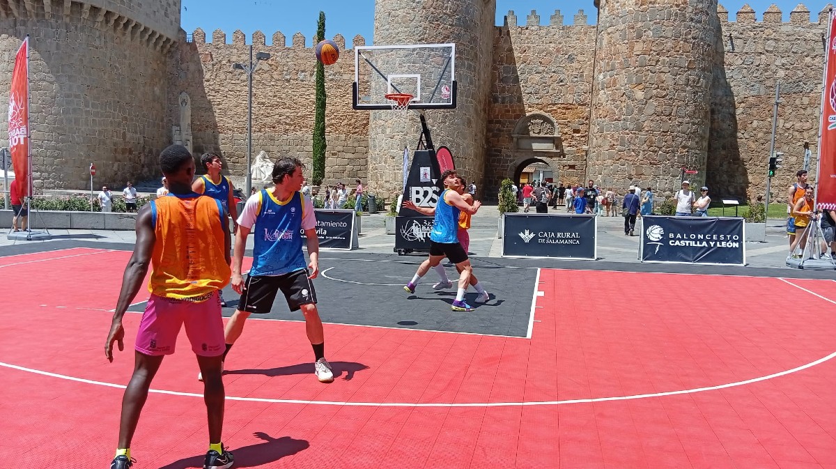 Baloncesto 3x3 Street Basket Tour en el centro de &Aacute;vila.