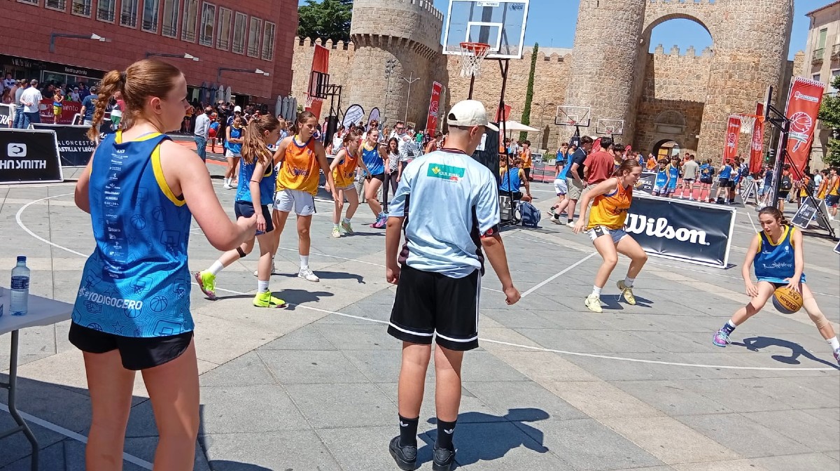 Baloncesto 3x3 Street Basket Tour en el centro de &Aacute;vila.
