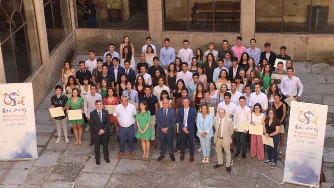 Alumnos premiados en la USAL con mejor nota en la EBAU,