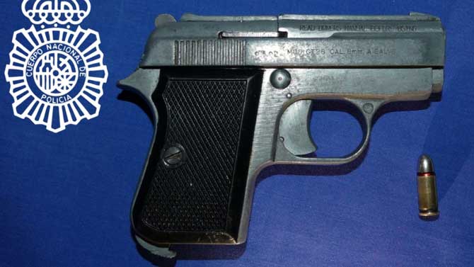 Pistola intervenida en Salamanca cuyo propietario dijo que la había encontrado en Ávila.