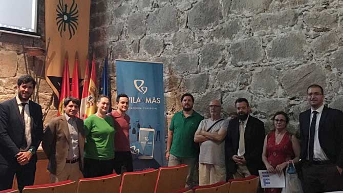 Representantes de Arenas reciben a los de Tracción Ávila.