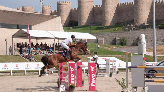 Concurso hípico en la pista de San Segundo.