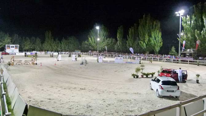 Prueba nocturna en la pista hípica de Ávila.