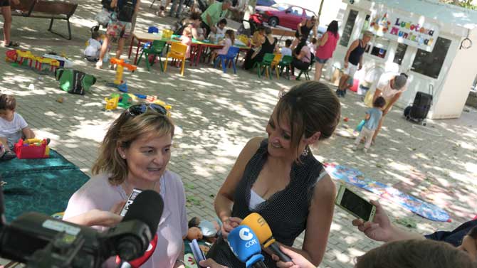 Roc&iacute;o del Monte y &Aacute;ngela Garc&iacute;a, concejalas.