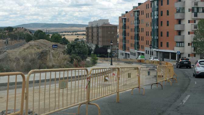 Operación asfalto en la avenida de la Unión Europea.