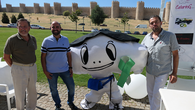 Ignacio Paradinas, Iv&aacute;n Mart&iacute;n y To&ntilde;o Rebollo presentan la marcha Chaparr&iacute;n Andar&iacute;n.