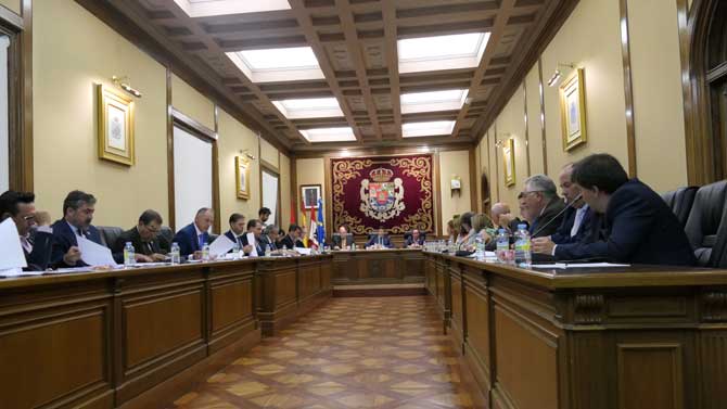 Pleno de la Diputaci&oacute;n de &Aacute;vila.