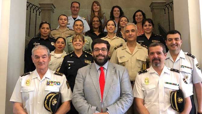 Asistentes al curso de Iberpol con el alcalde de Ávila.