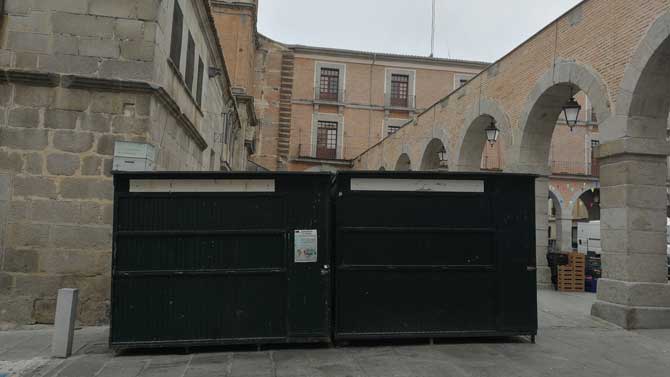Casetas para las fiestas de San Juan en el Mercado Chico.